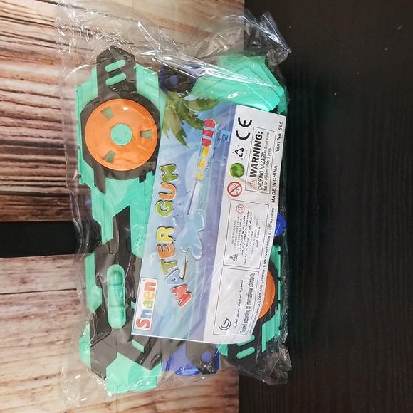 Snaen Squirt Water Guns - Picture 2 of 3